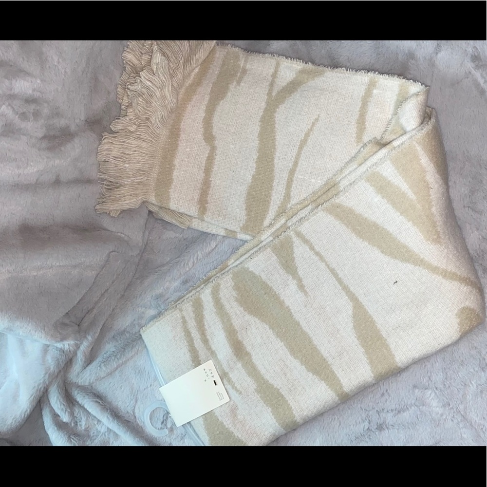 Long Scarf • Knit Material